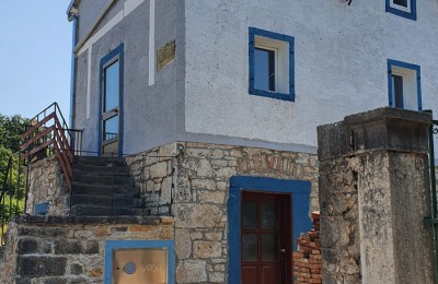 Višnjan – okolica ( 2km ), kamena istarska kuća na kraju niza cca. 70 m2